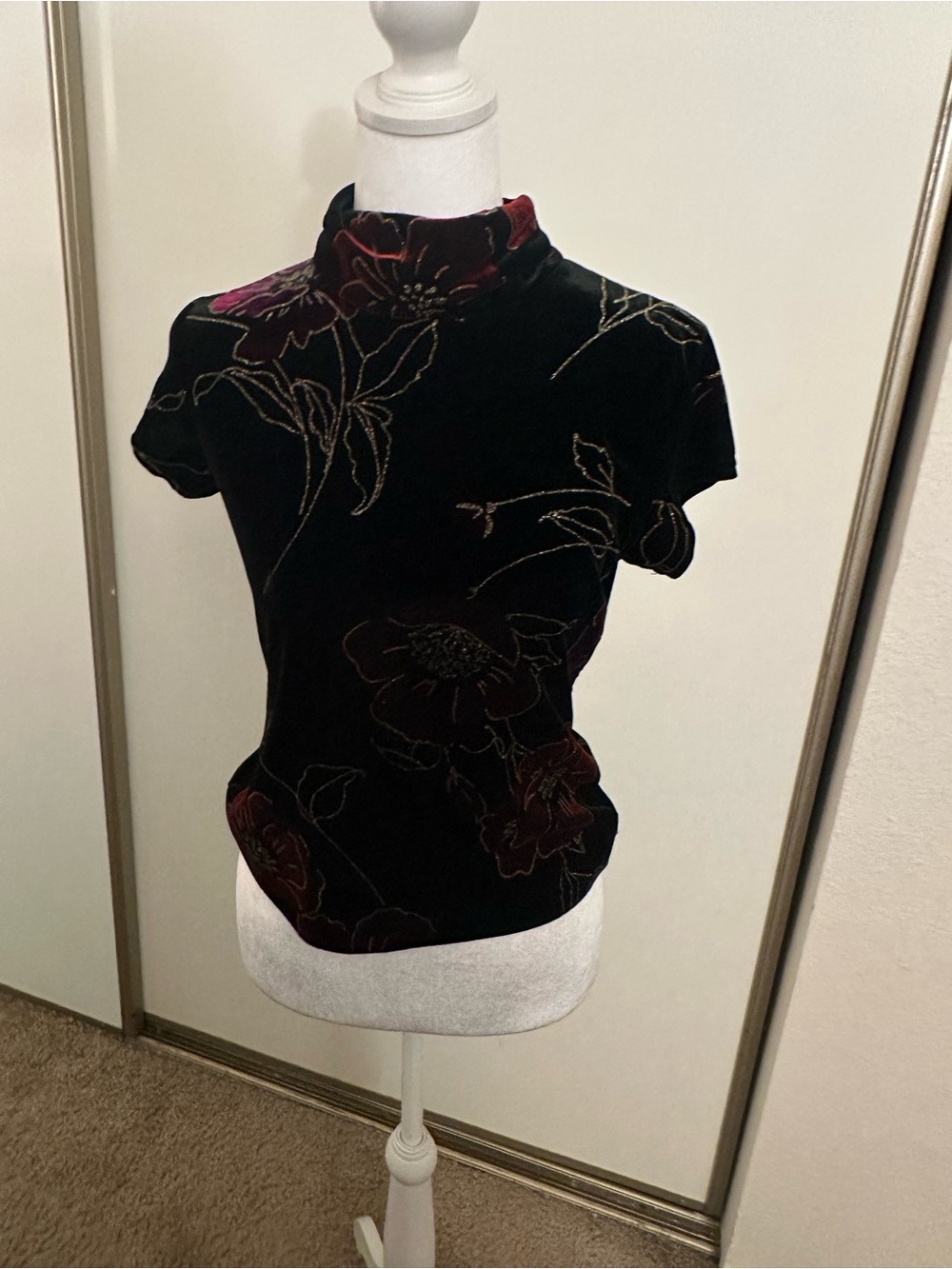 No Boundaries vintage  Black Velvet Floral Christmas blouse y2k